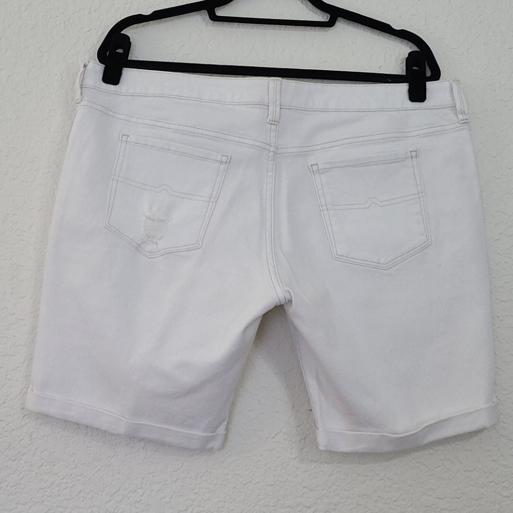Shorts - Picture 2 of 6